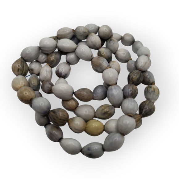 Elegant Gray Beaded Necklace - Picture 3 of 3